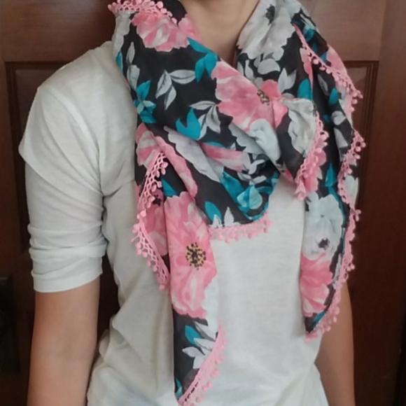 Aeropostle Floral Scarf - Picture 2 of 7